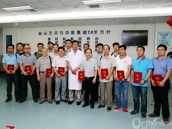 在臧建成医生做培训班精彩瞬间回顾之后,焦绍锋副主任致闭幕辞,勉励